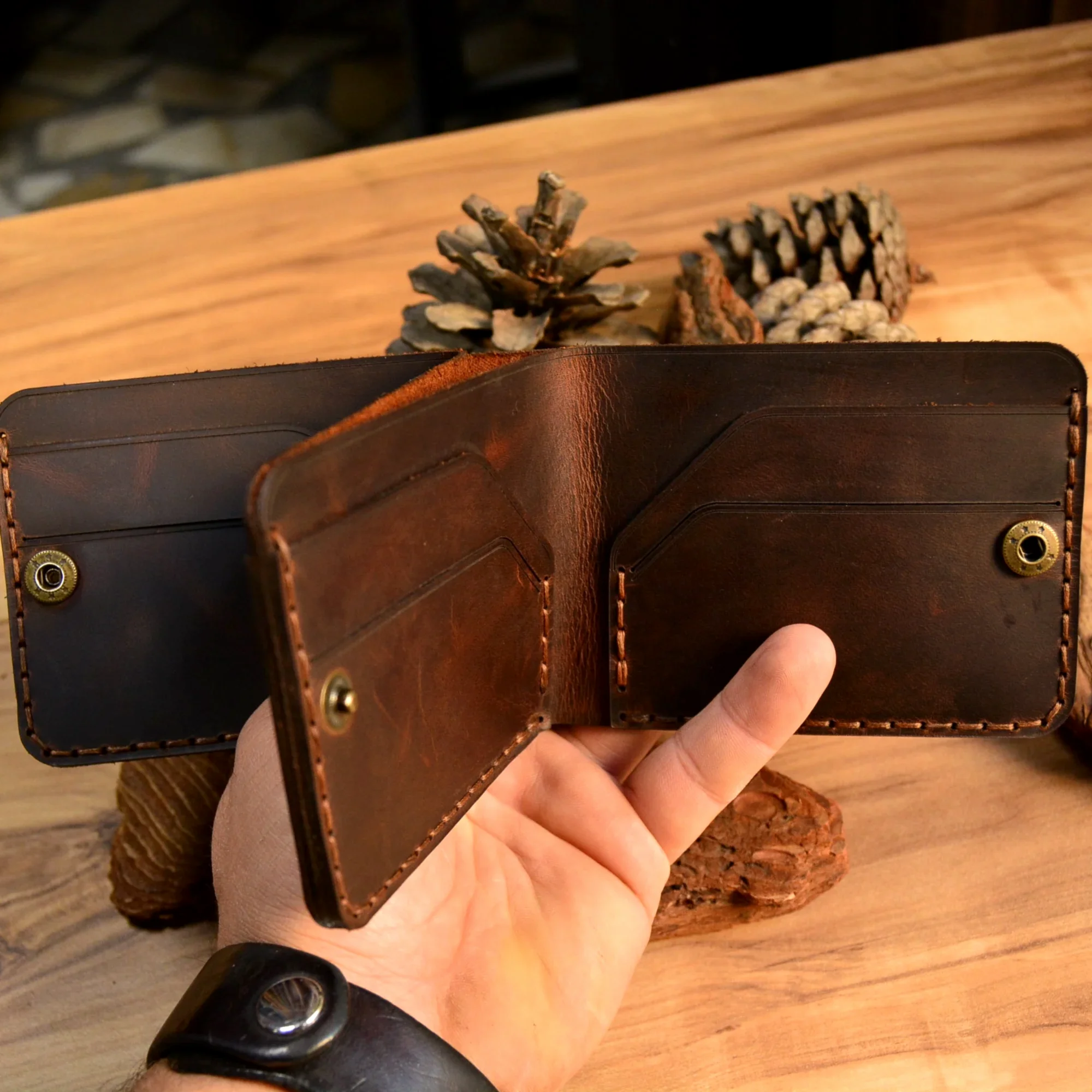hakiki deri el yapimi cerberus bifold deri cüzdan