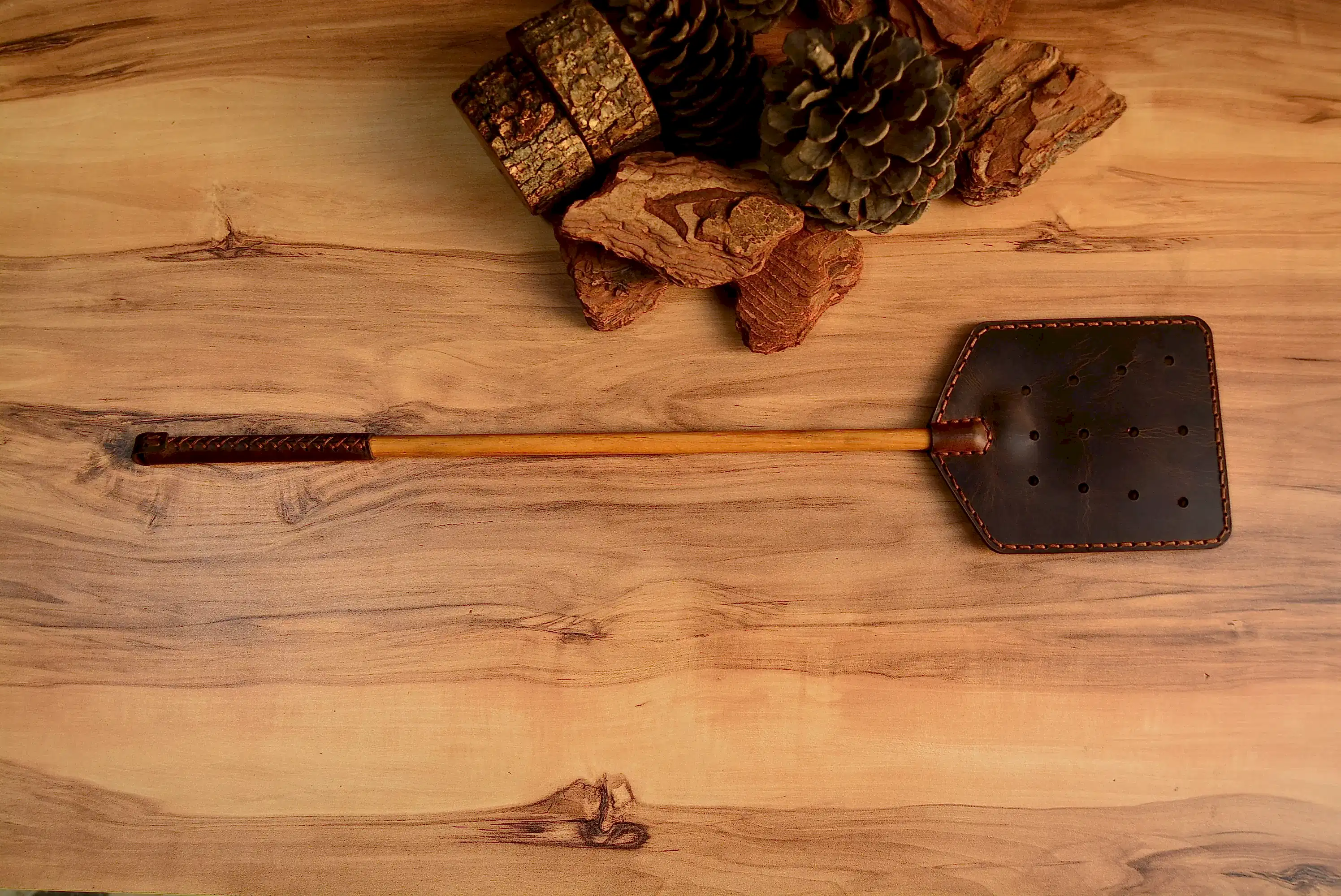 Deri Sinek Sopası Hakiki Deri El Yapımı Ahşap Saplı (Fly Swatter)