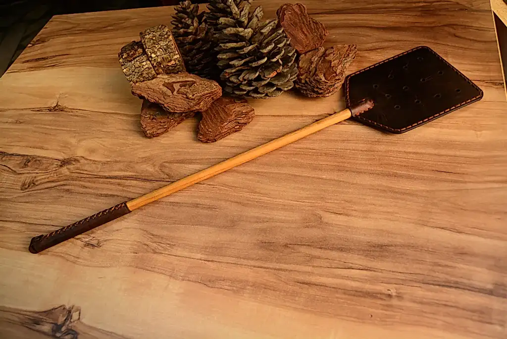 Deri Sinek Sopası Hakiki Deri El Yapımı Ahşap Saplı (Fly Swatter)
